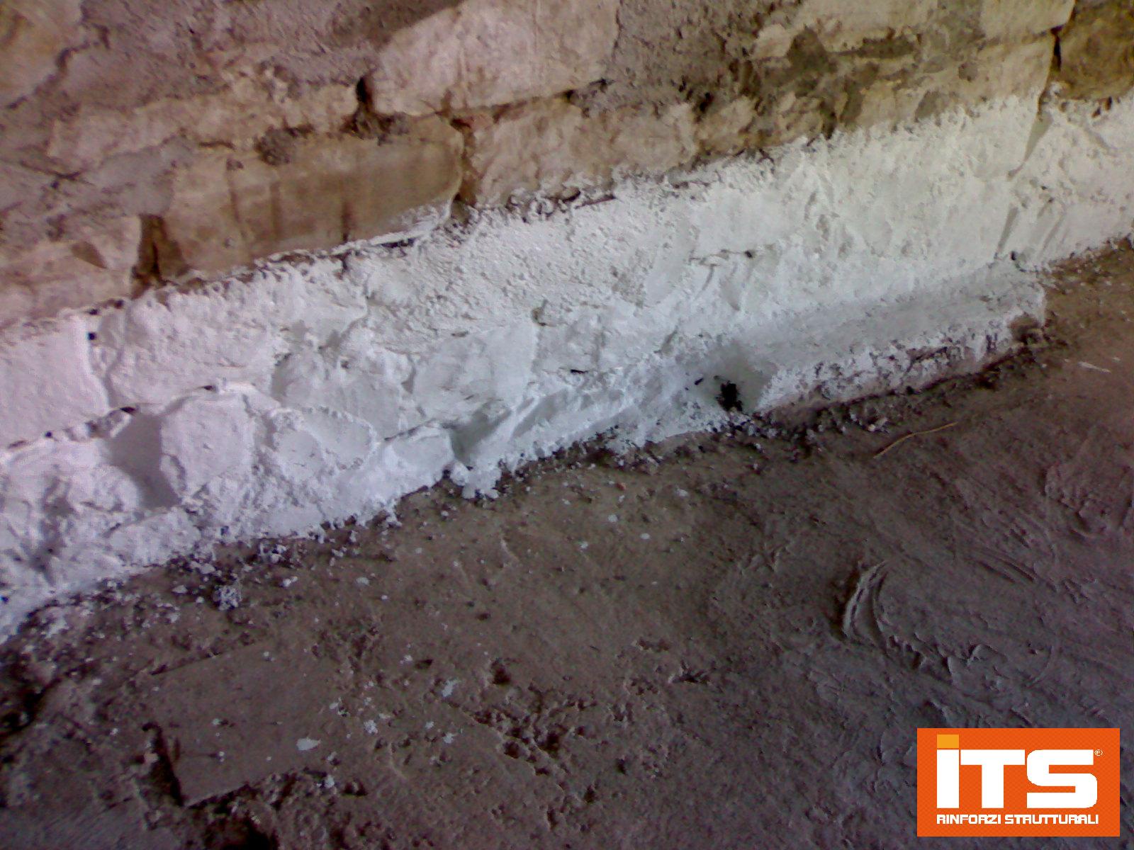 Deumidificazione con barriera chimica — Montecatini — fotografia di cantiere 3